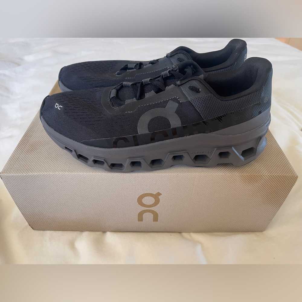 ON Cloudmonster Running Shoe Fit As Size 9